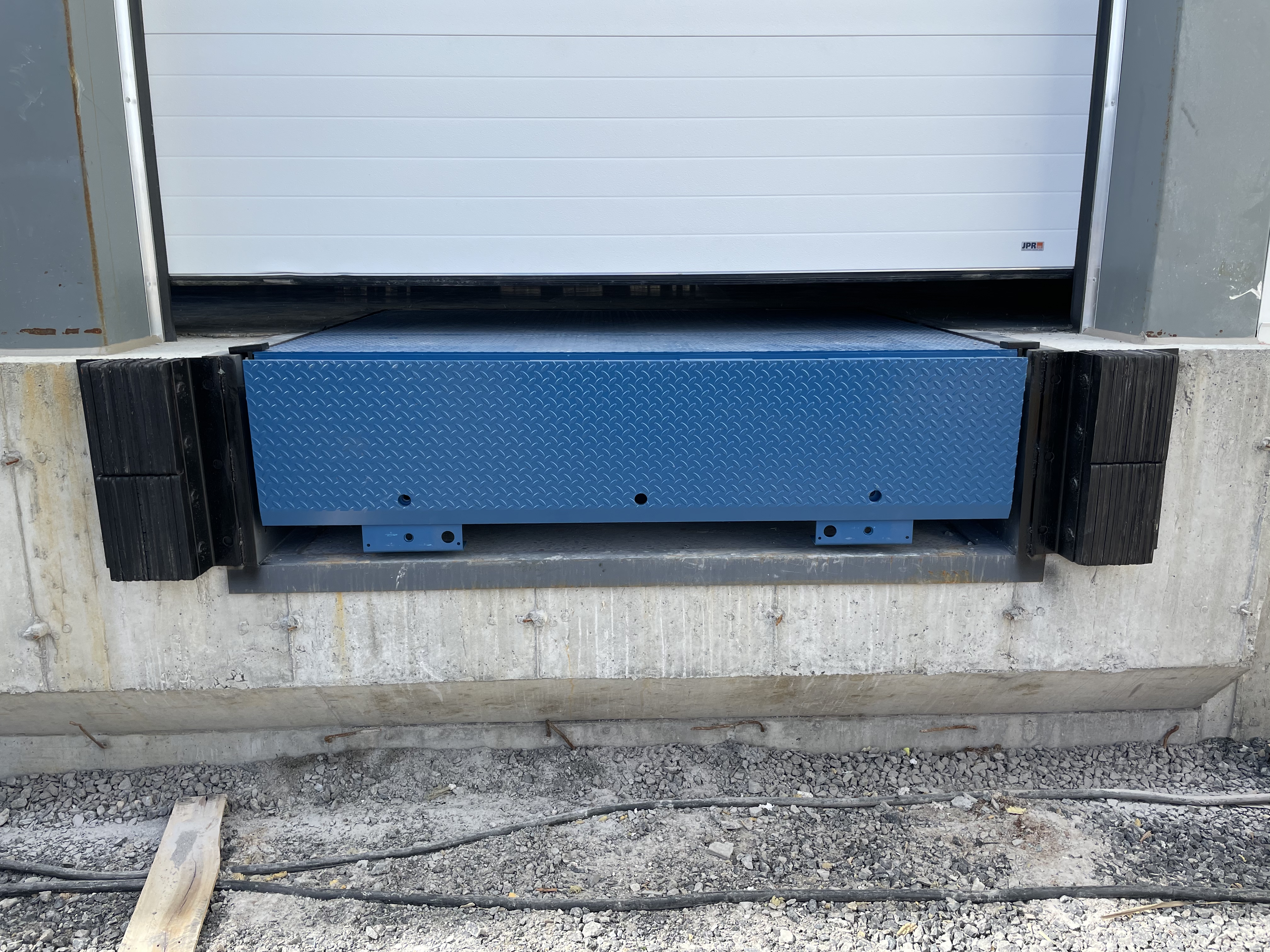 How to create a safe loading dock